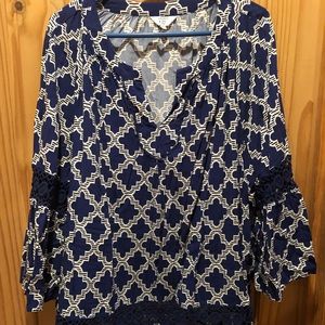 Crown & Ivy blouse 3X  with cutouts in sleeve and bottom